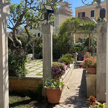 Ophelia Oda ve Kahvaltı 4*